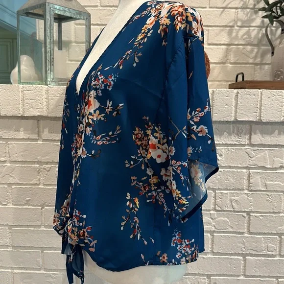 Floral Top Medium - Picture 13 of 16